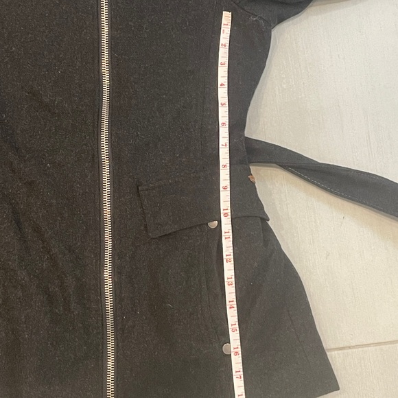 ROOTS Women's Winter Jacket Wool Viscose Blend with Belt Coat Size Large - Picture 10 of 12